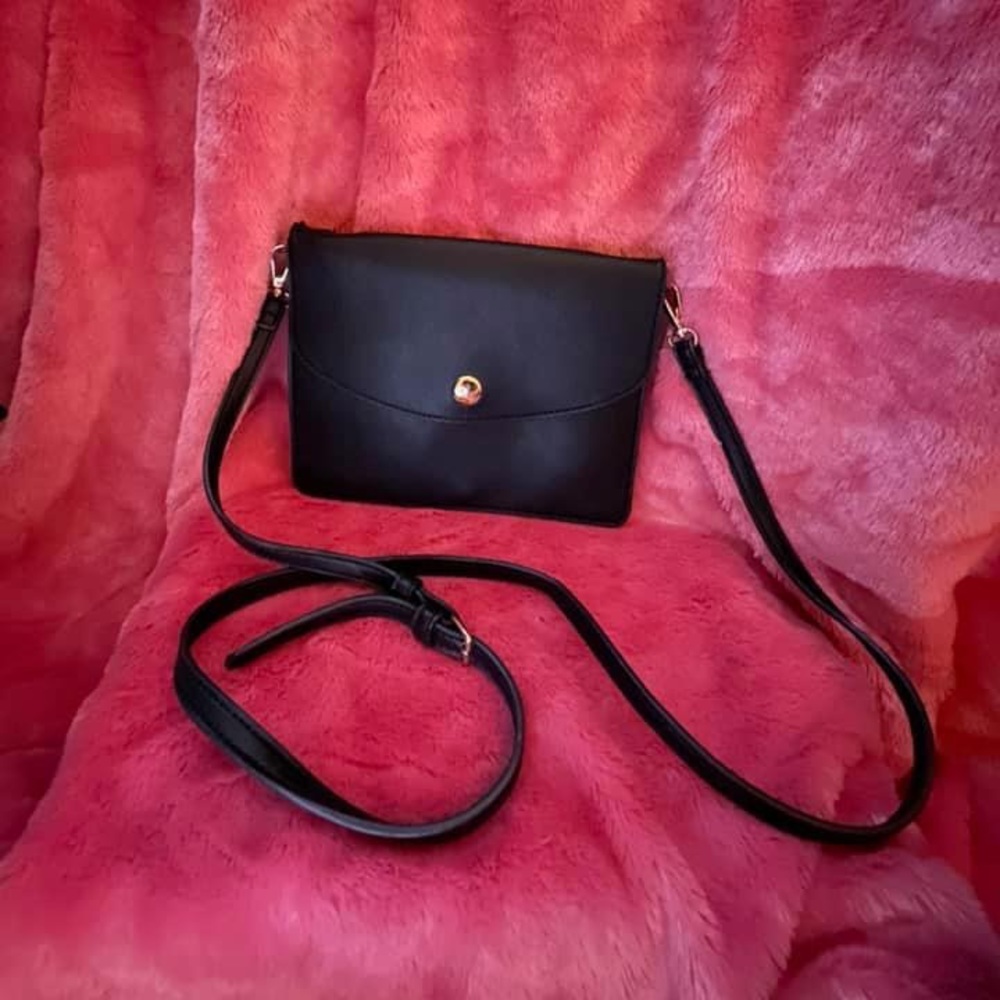Cross body envelope bag